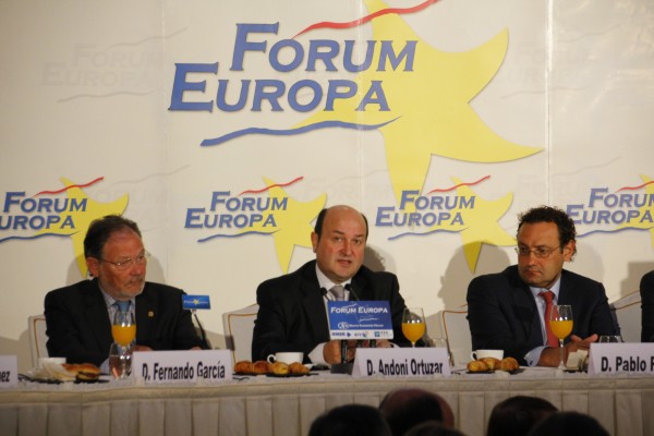 Andoni Ortuzar en un desayuno informativo de la tribuna Fórum Europa