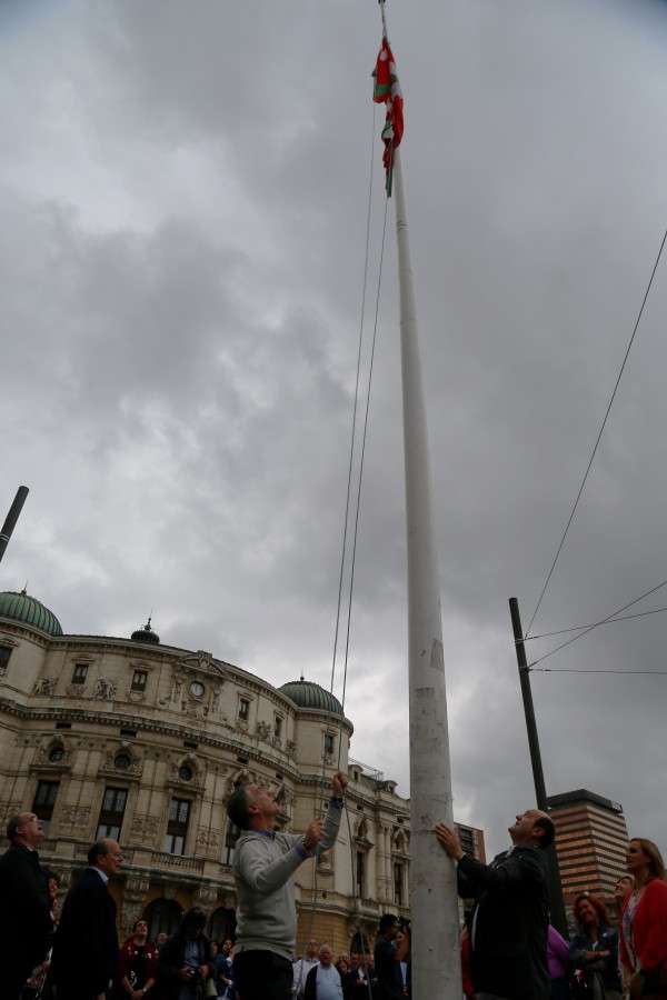 120º aniversario de la primera izada de la enseña nacional vasca.