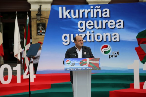 120º aniversario de la primera izada de la enseña nacional vasca.