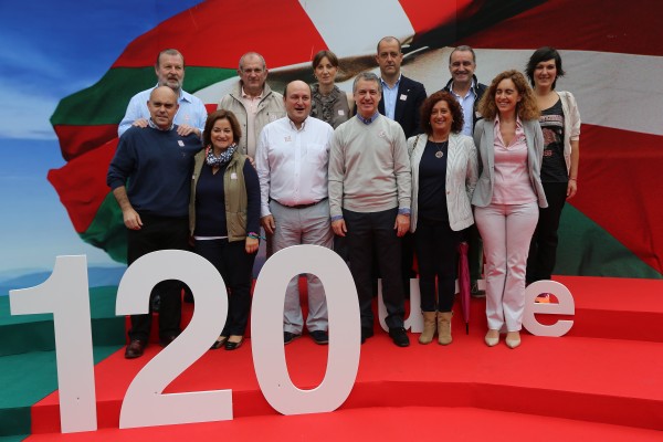 120º aniversario de la primera izada de la enseña nacional vasca.