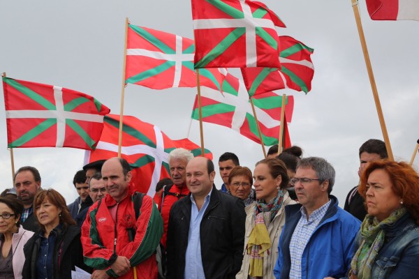 Ikurriña lehen aldiz altxatu zeneko 120. Urteurrena Larrunen