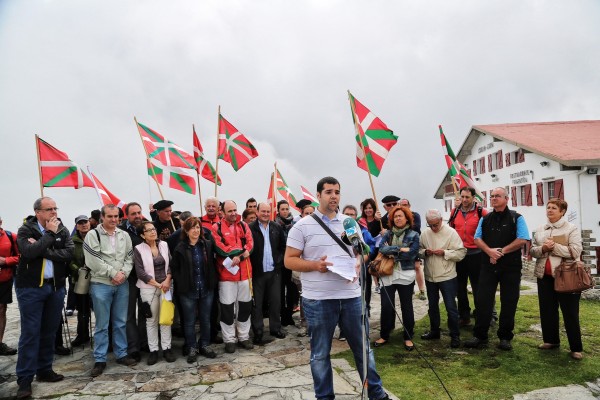 Ikurriña lehen aldiz altxatu zeneko 120. Urteurrena Larrunen