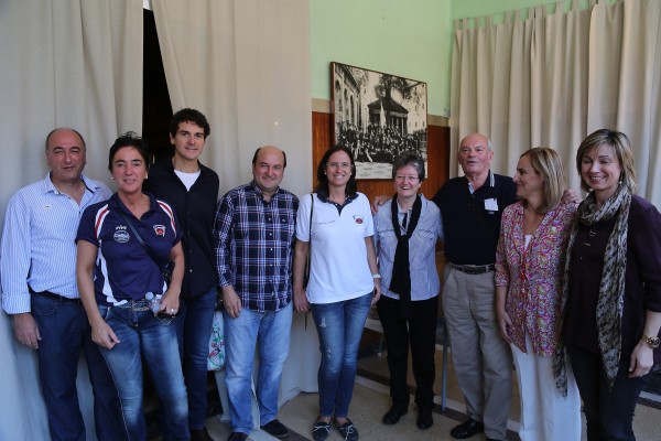 Ortuzar y Atutxa junto con otros miembros del EBB y Maria Uribe en el último lunes de Gernika