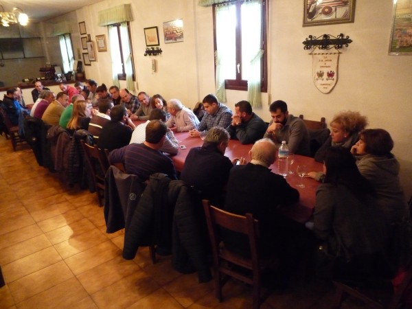 Andoni Ortuzar, con representantes institucionales y alderdikides de Rioja Alavesa.