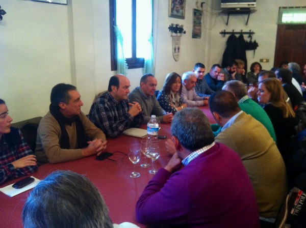 Andoni Ortuzar, con representantes institucionales y alderdikides de Rioja Alavesa.