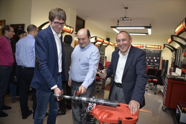 Andoni Ortuzar, Gorka Urtaran eta Ramiro Gonzalez  EGA Master enpresan