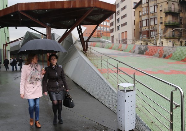 Amaia del Campo eta  Estefanía Beltrán de Heredia genero indarkeria aztertzeko tailerra