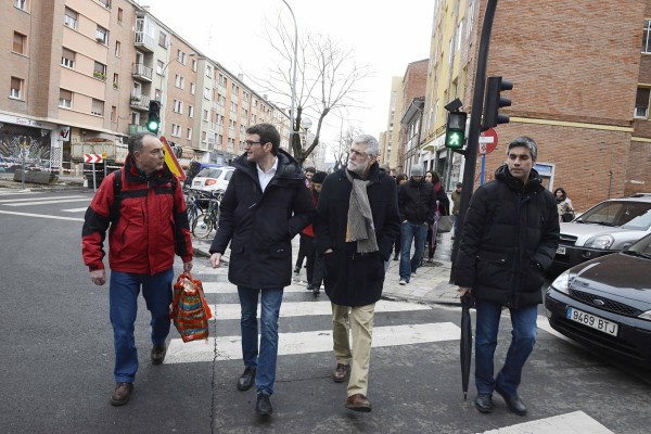 Gorka Urtaran visita el barrio de Adurza