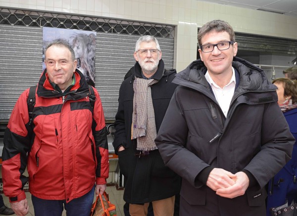 Gorka Urtaran visita el barrio de Adurza