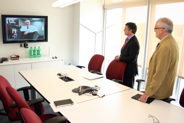 Iñigo Urkullu ha estado acompañado en todo momento durante su visita por el responsable de la planta Iñigo Urkullu ha estado acompañado en todo momento durante su visita por el responsable de la planta