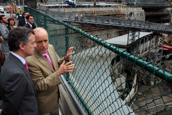 Iñigo Urkullu eta Kee Lelpi, irailaren 11ko Familia Elkarteko zuzendaria Iñigo Urkullu eta Kee Lelpi, irailaren 11ko Familia Elkarteko zuzendaria