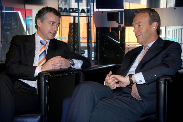 Nasdaqeko presidentearekin batzarraren momentu bat Nasdaqeko presidentearekin batzarraren momentu bat