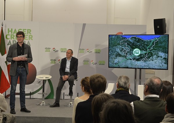 Gorka Urtaran y Ramino González presentan el proyecto centro multimodal en Júndiz