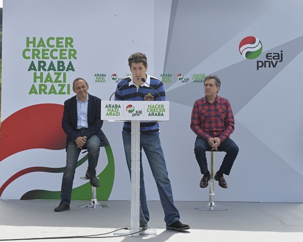 Andoni Ortuzar y Ramiro González en la inauguración del Batzoki de Okondo