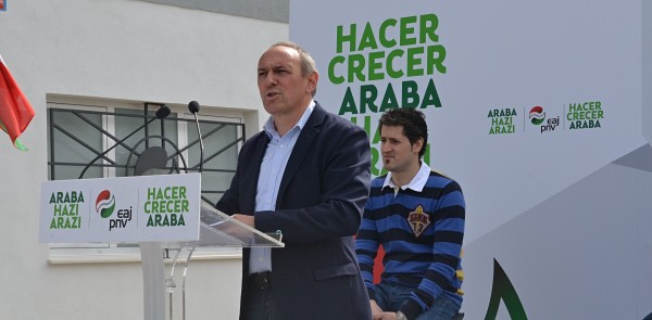 Andoni Ortuzar y Ramiro González en la inauguración del Batzoki de Okondo