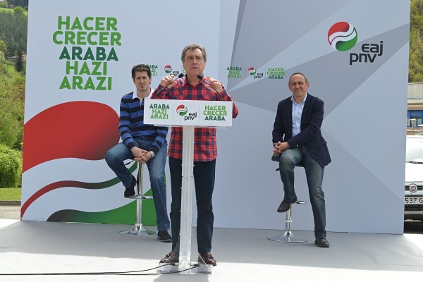 Andoni Ortuzar y Ramino González en la inauguración del batzoki de Okondo