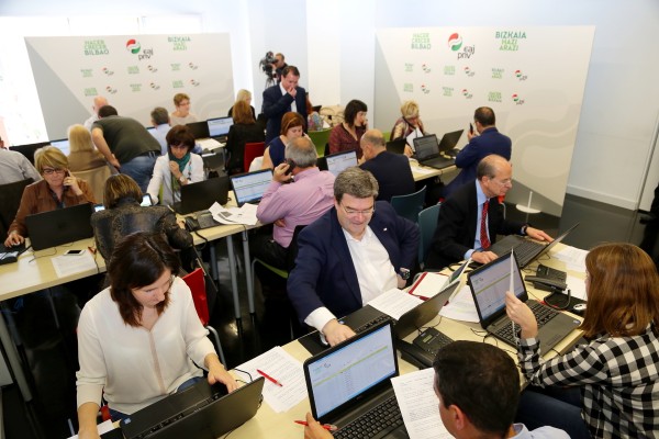 Puesta en marcha del call center de EAJ-PNV en Bizkaia