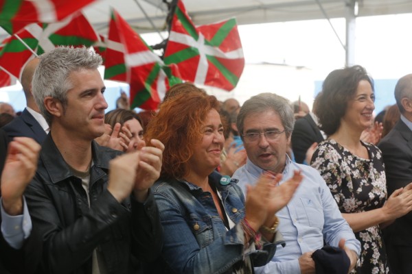 Ibon Uribe Galdakaoko alkatea, EAJko ordezkariekin batera