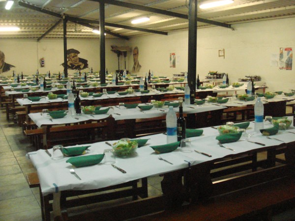 Todo preparado para la cena popular