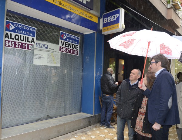 Gorka Urtaran combatirá la desertización comercial en los barrios con acciones de apoyo al pequeño c