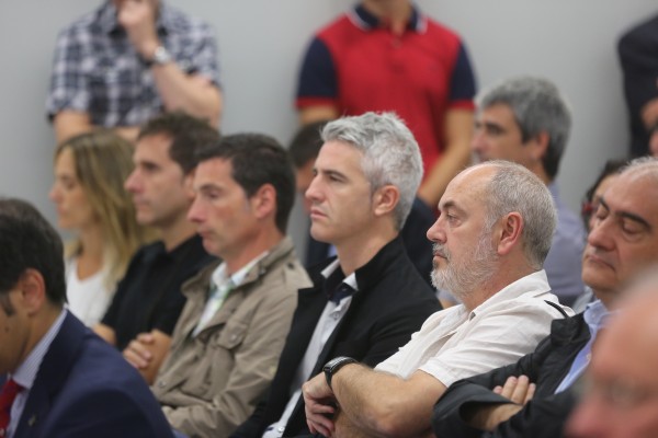 El lehendakari entrega a alcaldes y alcaldesas los Retratos Municipales de la Memoria
