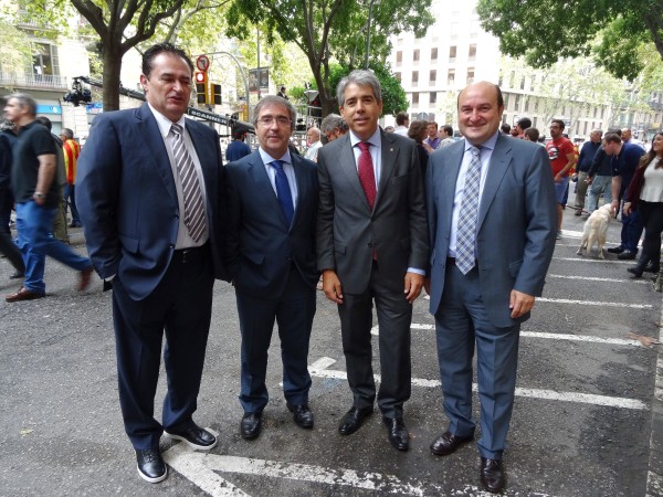 Representantes de EAJ-PNV con Francesc Homs, consejero de Presidencia y Portavoz del Govern