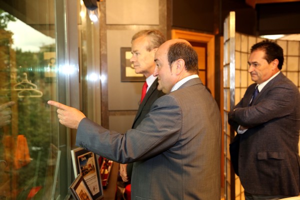 Jean Labouverie, embajador de Bélgica en Sabin Etxea