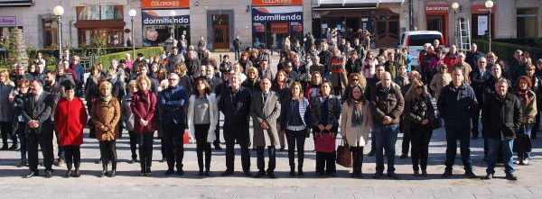Representantes de EAJ PNV en el minuto de silencio por las victimas de Paris