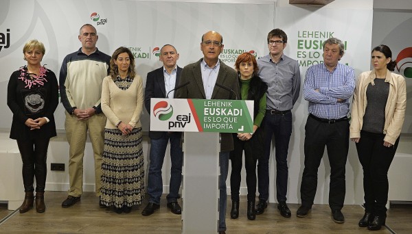Coordinación institucional en defensa de los intereses de Araba. Mikel Legarda, Almudena Otaola