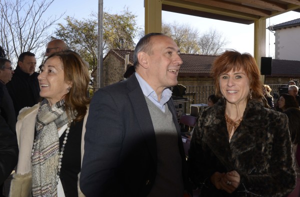 Mitin en Laguardia - Almudena Otaola, Mikel Legarda y Andoni Ortuzar