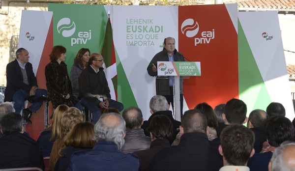 Mitina Laguardian  - Almudena Otaola, Mikel Legarda eta Andoni Ortuzar