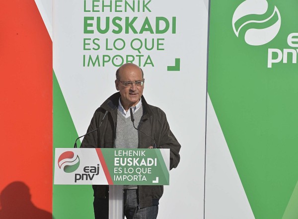 Mitina Agurainen - Almudena Otaola, Mikel Legarda eta Andoni Ortuzar