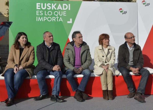 Mitin en Agurain - Almudena Otaola, Mikel Legarda y Andoni Ortuzar