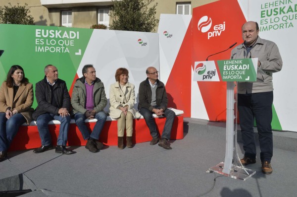 Mitina Agurainen - Almudena Otaola, Mikel Legarda eta Andoni Ortuzar
