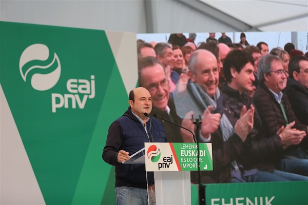 Mitina Basauri - Aitor Esteban, Andoni Ortuzar 