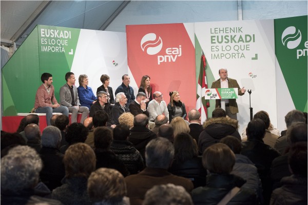 Mitin en Eibar - Andoni Ortuzar, Joseba Agirretxea y María Eugenia Iparragirre