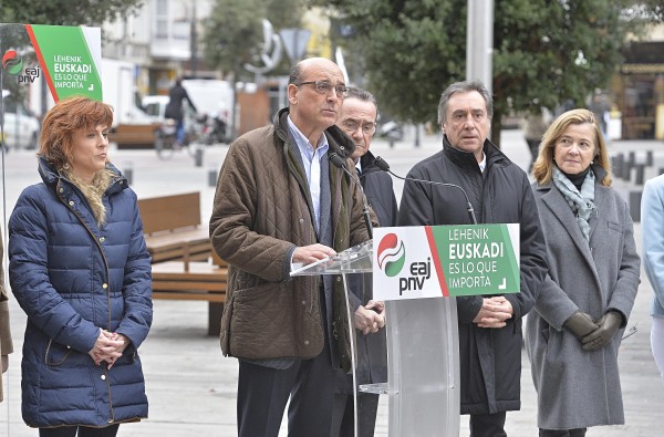 Mikel Legarda eta Almudena Otaola - Enplegua