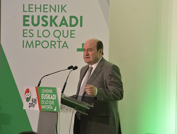 Mikel Legarda - Encuentro con la sociedad alavesa