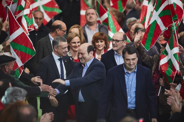 Kanpaina amaierako mitina. Areatza