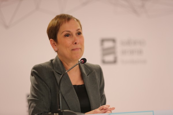 Uxue Barkos en la Fundación Sabino Arana