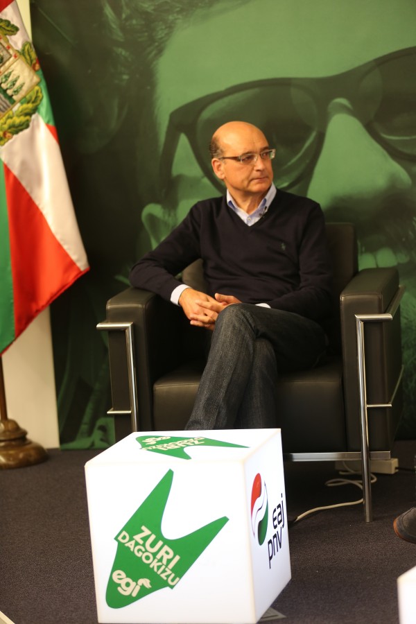 Encuentro de Euzko Gaztedi EGI con Aitor Esteban, Joseba Agirretxea y Mikel Legarda