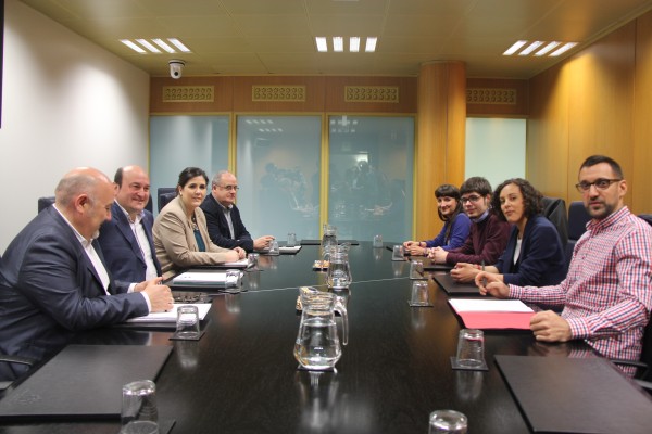 EAJ-PNV eta Podemos alderdien arteko autogobernuari buruzko bilera Legebilztarrean