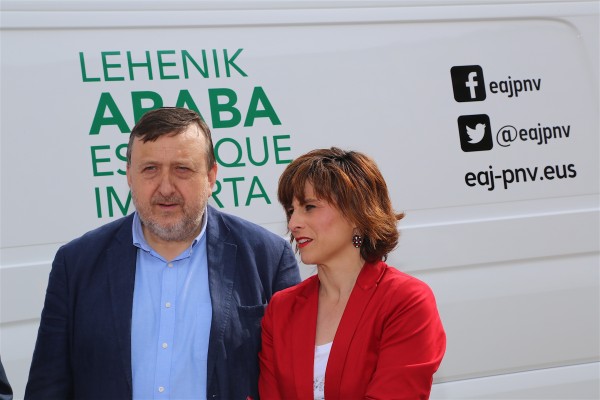 Posta bidezko botoa egiten laguntzeko Araban jarriko diren bulego ibiltarien aurkezpena