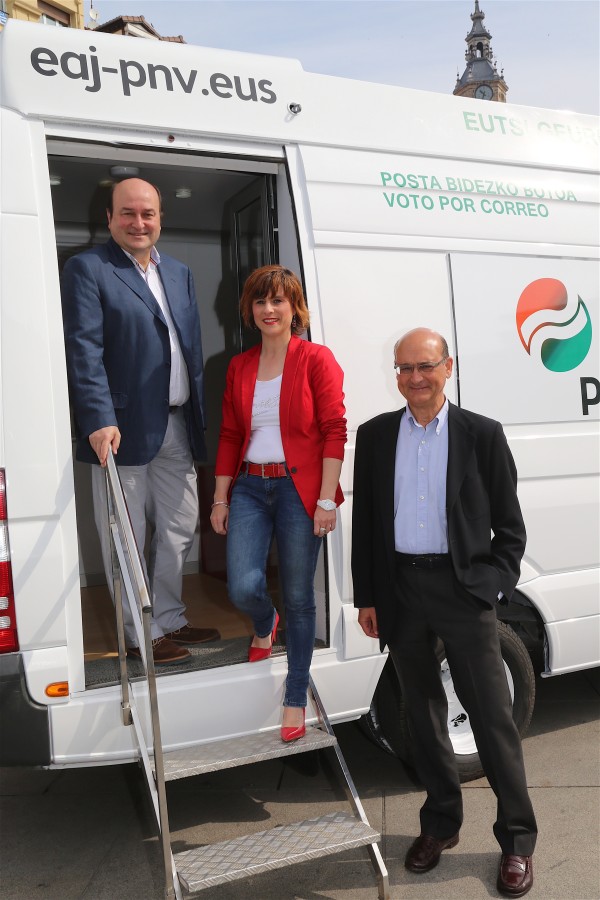  Presentación de la oficinas móviles para el voto por correo en Araba
