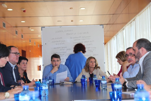 Jornada de trabajo con alcaldes y alcaldesas de Ezkerraldea y Meatzaldea