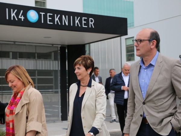 Industria-Enpresa. Joseba Agirretxea, Arantxa Tapia, Mª Eugenia Iparragirre