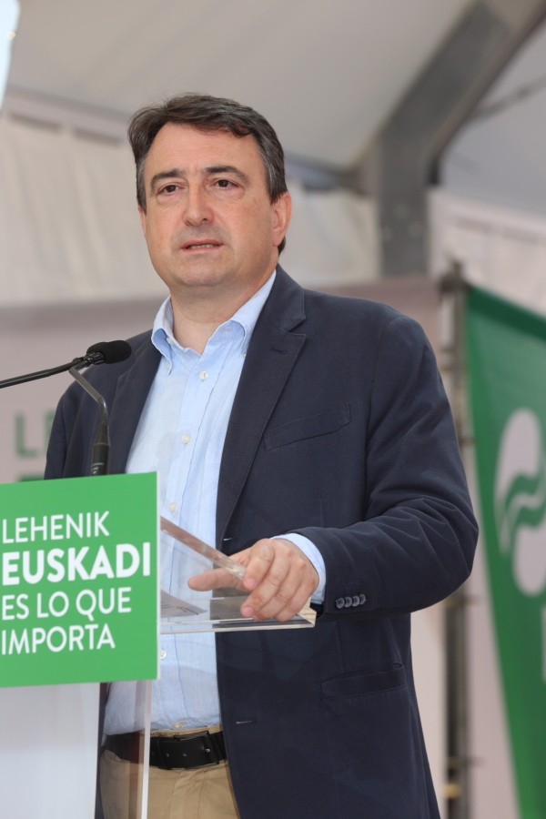  Acto en Getxo. Aitor Esteban, Iñigo Urkullu y Andoni Ortuzar (11-06-2016)