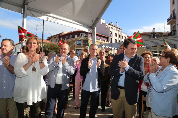 Acto en Getxo. Aitor Esteban, Iñigo Urkullu y Andoni Ortuzar (11-06-2016)
