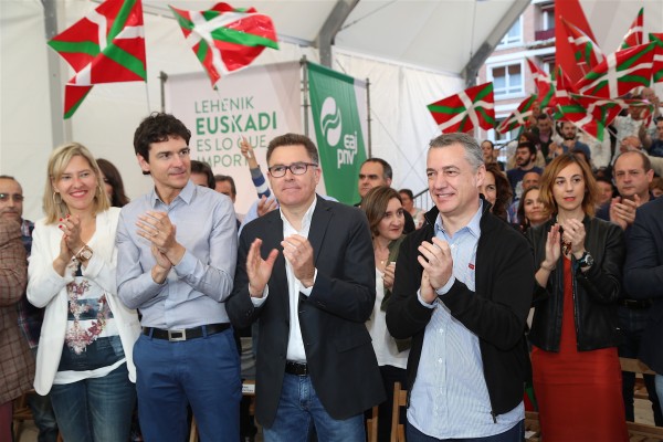Ekitaldia Getxon. Aitor Esteban, Iñigo Urkullu eta Andoni Ortuzar