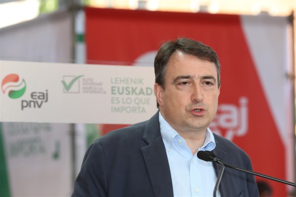 Acto en Getxo. Aitor Esteban, Iñigo Urkullu y Andoni Ortuzar